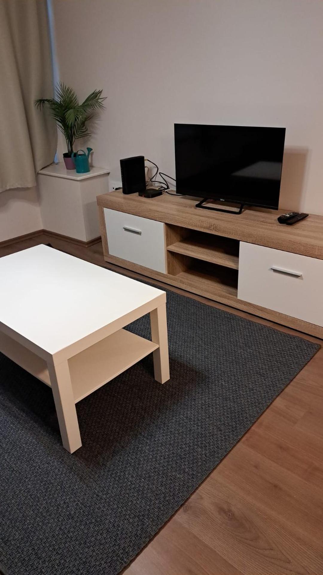 Freedom Apartment Near Parlament With Ac — Photos 3